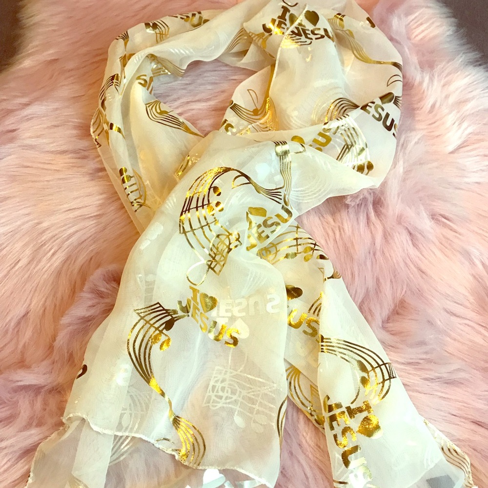 I 💛 Jesus scarf!